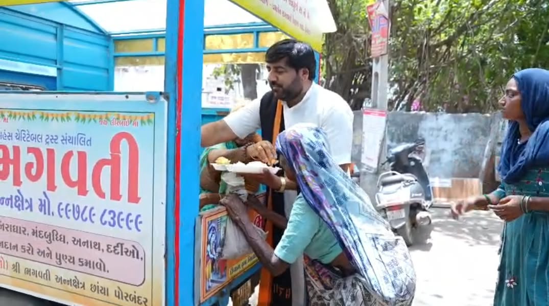 હરતુ ફરતુ અન્નક્ષેત્ર રથ